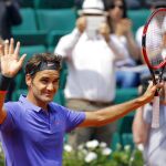 El suizo Roger Federer celebra su victoria sobre el español Marcel Granollers