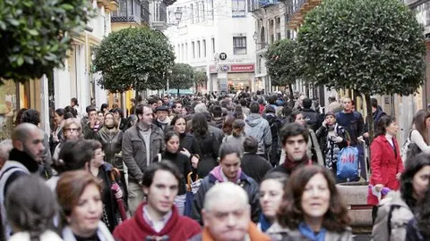 Estampa habitual el primer día de rebajas: calles atestadas de gente