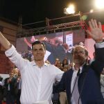 El secretario general del PSOE, Pedro Sánchez (i) y el candidato a la presidencia de la Comunidad de Madrid, Ángel Gabilondo (d), en el inicio de campaña electoral