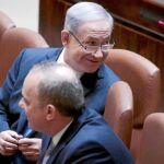 Netanyahu, en la Kneset, durante la votación parlamentaria que dio luz verde a su Gobierno de coalición