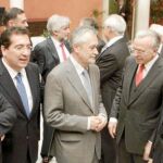 El PSOE-A insta ahora a la fusión «caliente» de Unicaja y Cajasol