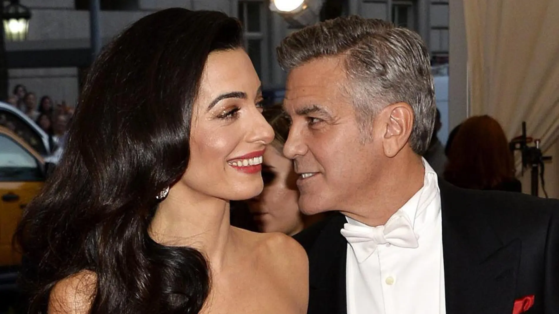 George Clooney y su esposa Amal Alamuddin Clooney