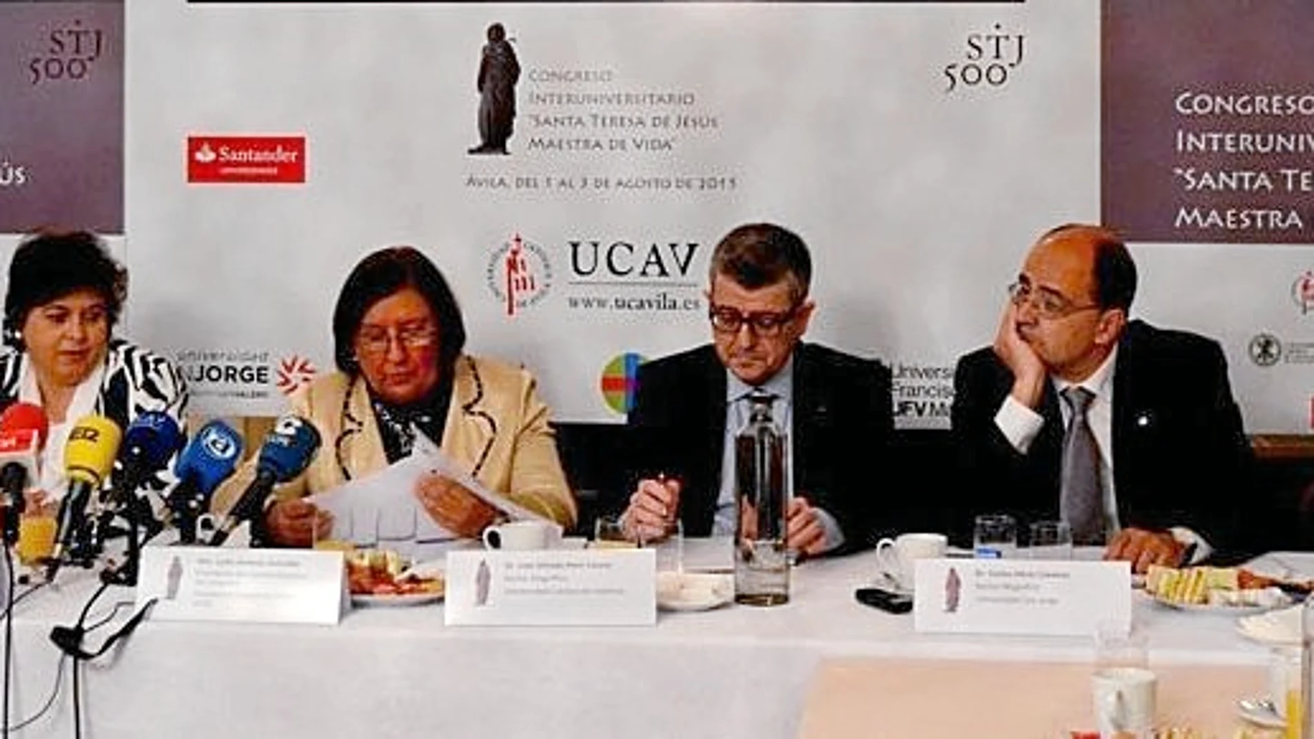 De izq. a dcha., Juan Carlos Domínguez, Mª del Rosario Sáez, Lydia Jiménez, José Alfredo Peris, Carlos Pérez Caseiras y Francisco Marhuenda