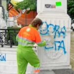 Varias pintadas a favor de la banda terrorista aparecieron la madrugada del sábado al domingo en el Casco Viejo de Bilbao