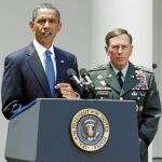 El presidente Obama presentó ayer al general David Petraeus como el nuevo comandante de las fuerzas aliadas en Afganistán