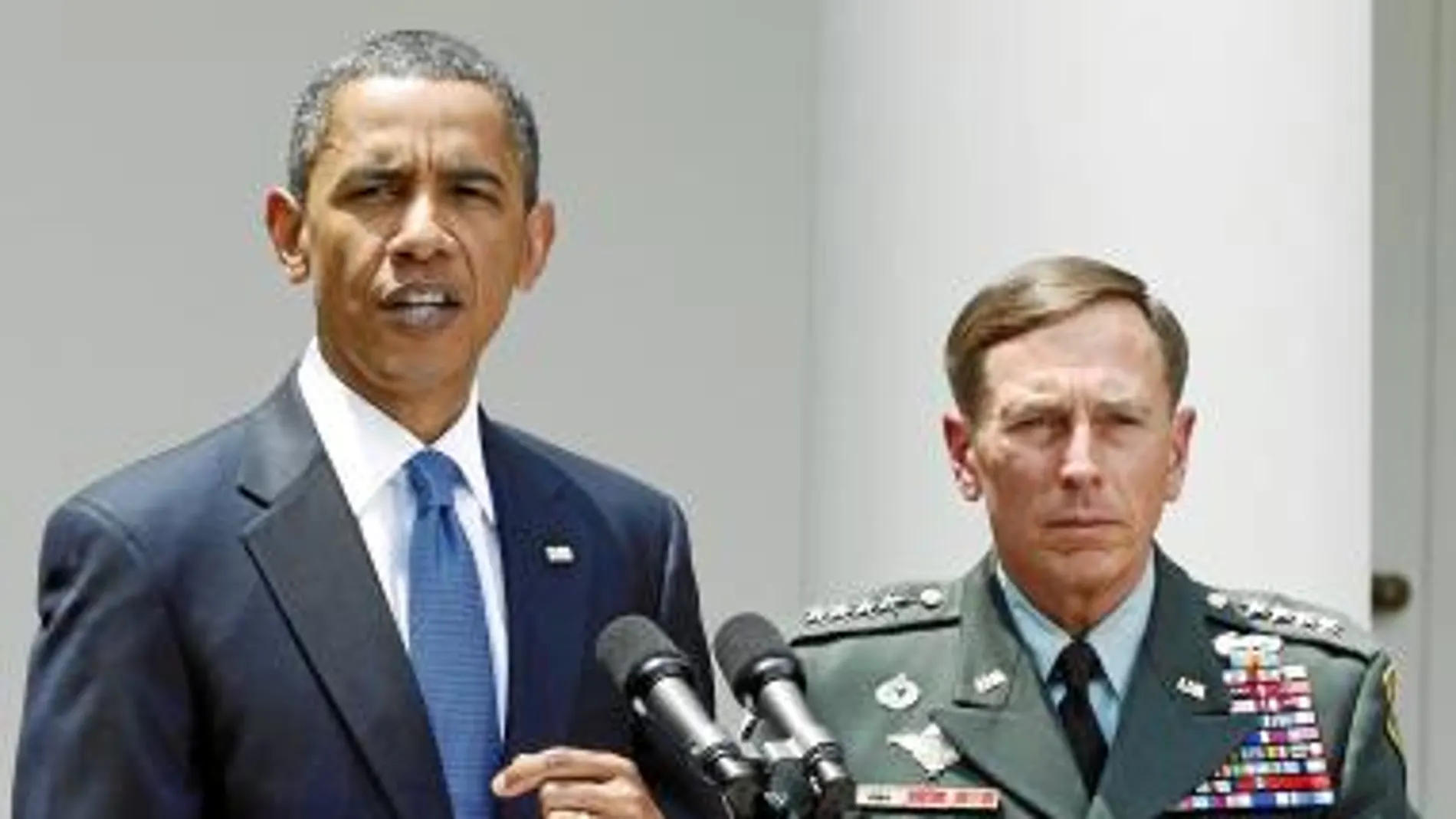 El presidente Obama presentó ayer al general David Petraeus como el nuevo comandante de las fuerzas aliadas en Afganistán