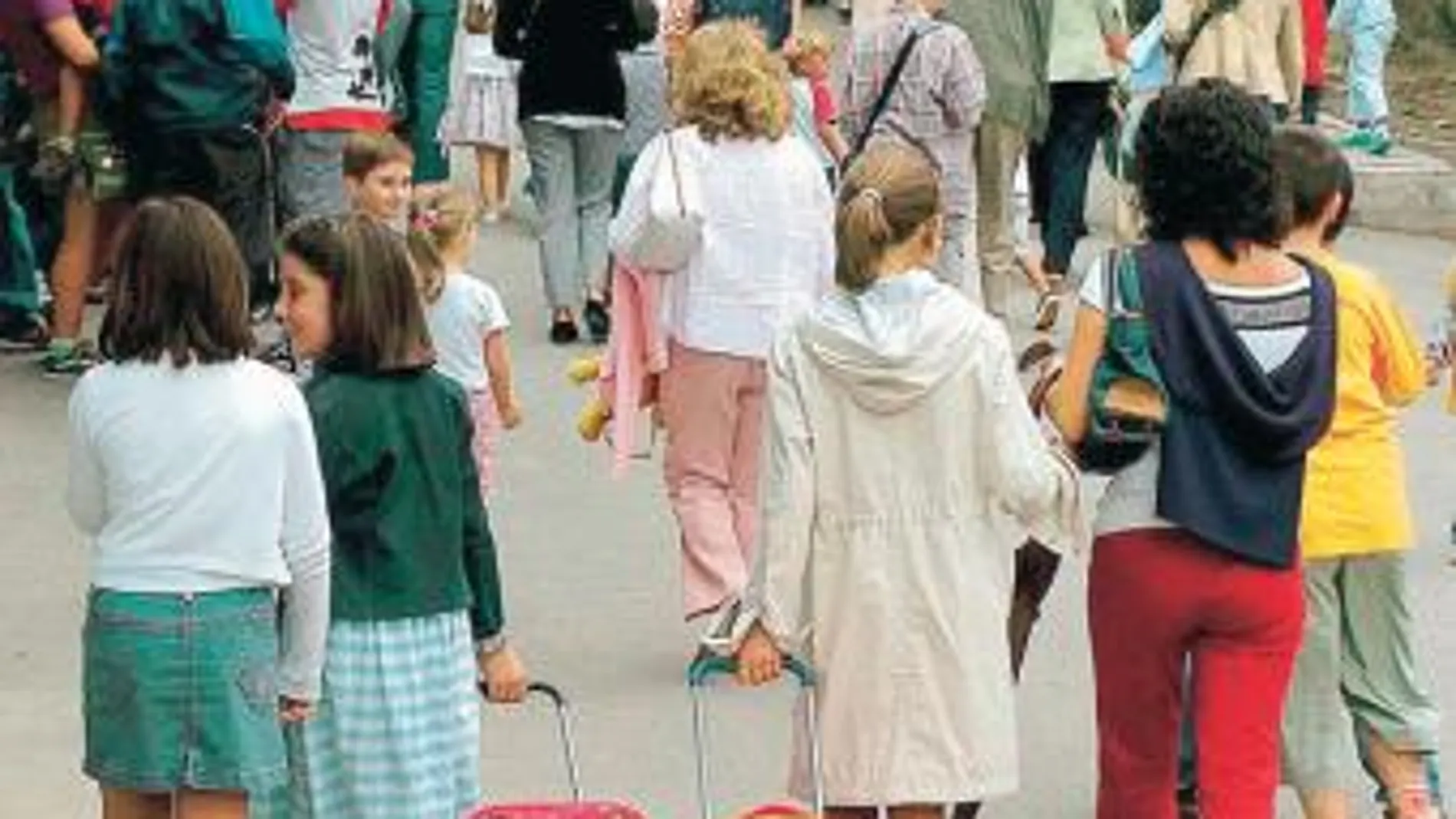 El 46% quiere que los colegios abran todo el año