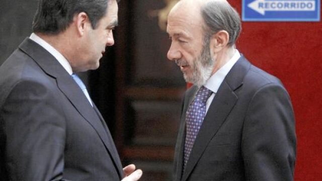 José Bono, presidente del Congreso de los Diputados, cara a cara con Alfredo Pérez Rubalcaba, vicepresidente primero del Gobierno