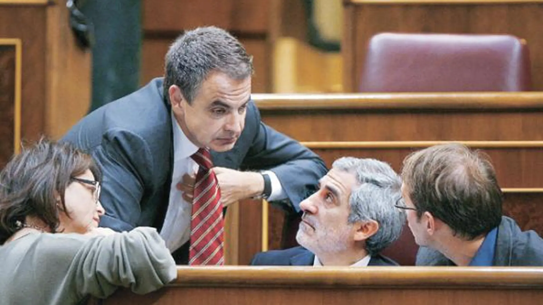 Zapatero renuncia siete días después a sus medidas estrella