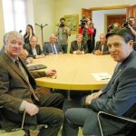 El presidente Ramón Luis Valcárcel y José Manuel Claver, en un encuentro que mantuvieron antes del verano