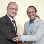 El candidato a la reelección en Málaga Francisco de la Torre y el líder local de C’s Juan Cassá