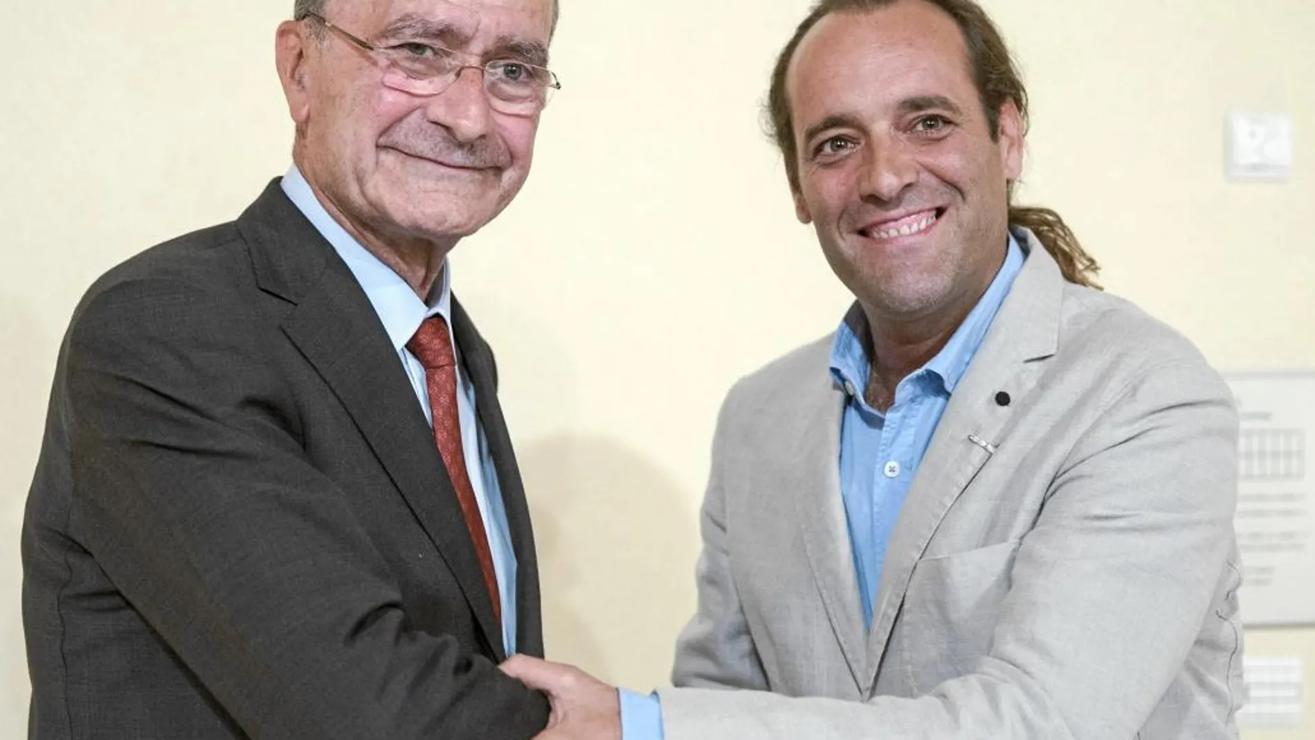 El candidato a la reelección en Málaga Francisco de la Torre y el líder local de C’s Juan Cassá