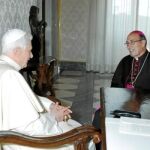 El arzobispo Velasio de Paolis, delegado para la Legión de Cristo, en un encuentro con el Papa Benedicto XVI