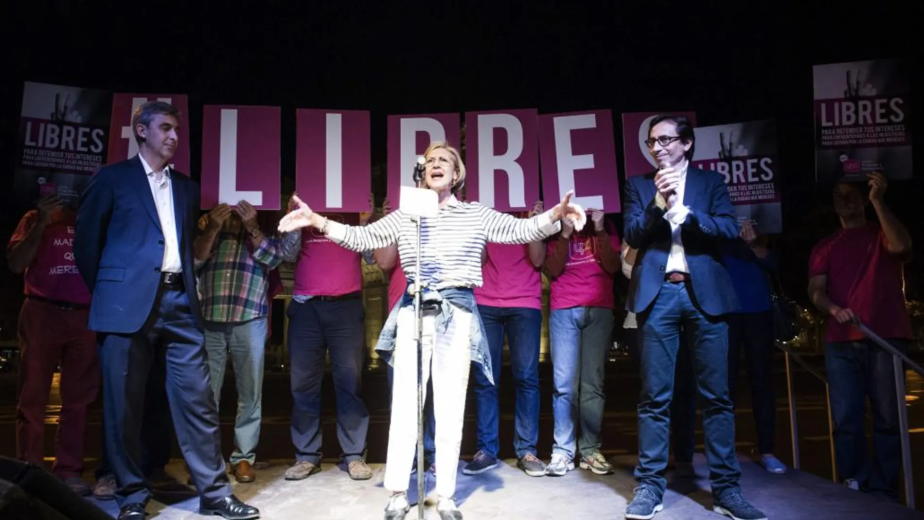 La portavoz de UPyD, Rosa Díez, y los candidatos al Ayuntamiento de la capital, David Ortega (i), y a la Presidencia de la Comunidad de Madrid, Ramón Marcos, durante el acto de inicio de campaña