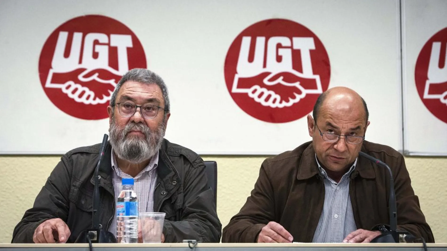 El Secretario general del sindicato UGT, Candido Mendez y el secretario general de Aragón, Daniel Alastuey, durante la rueda de prensa