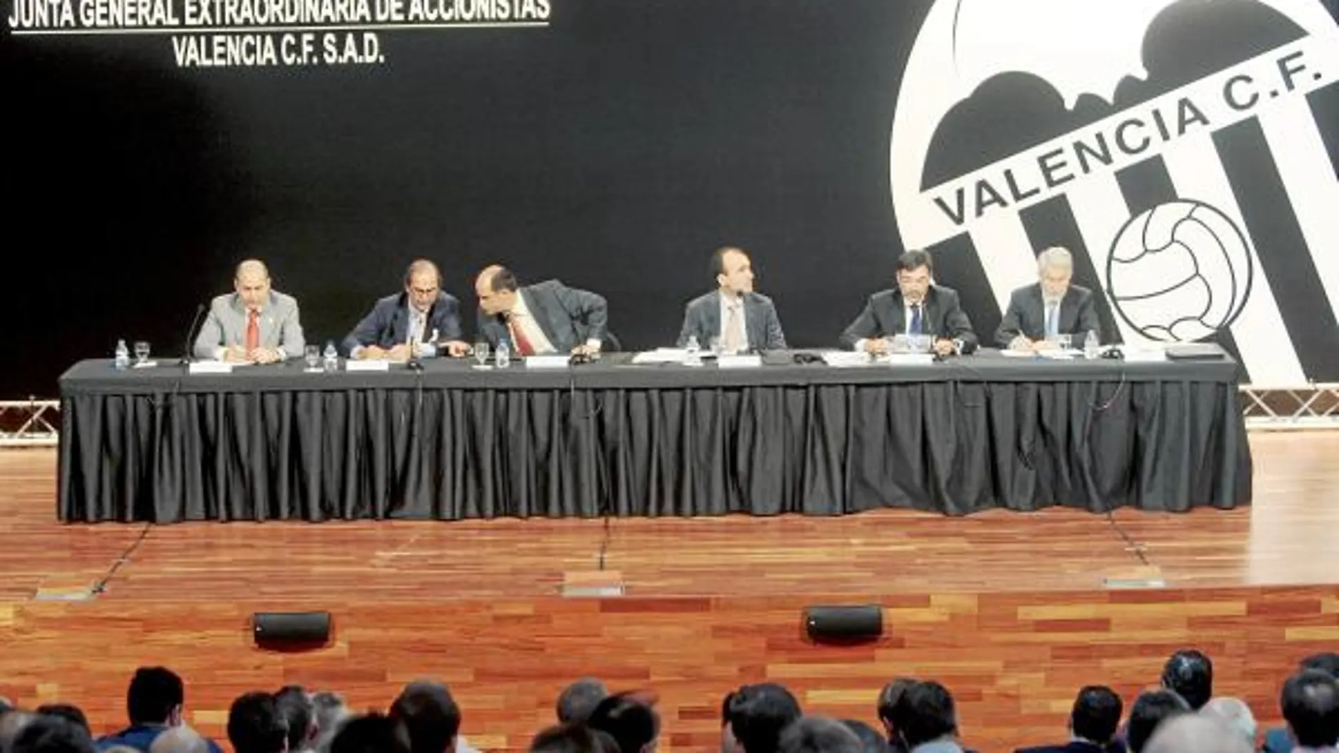 Los accionistas del Valencia CF aprueban la ampliación de capital
