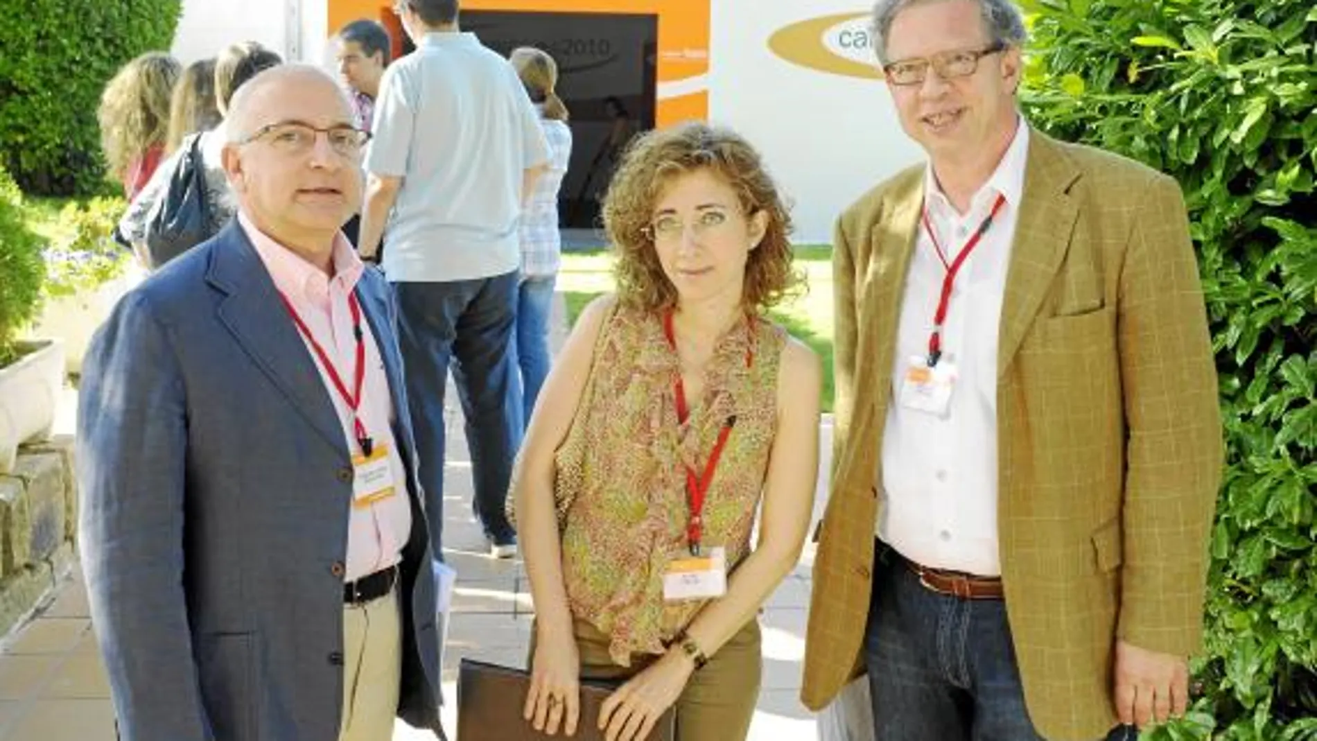 Javier Zarzalejos, de fundación FAES, Elisa Chuliá y Roland Sturm
