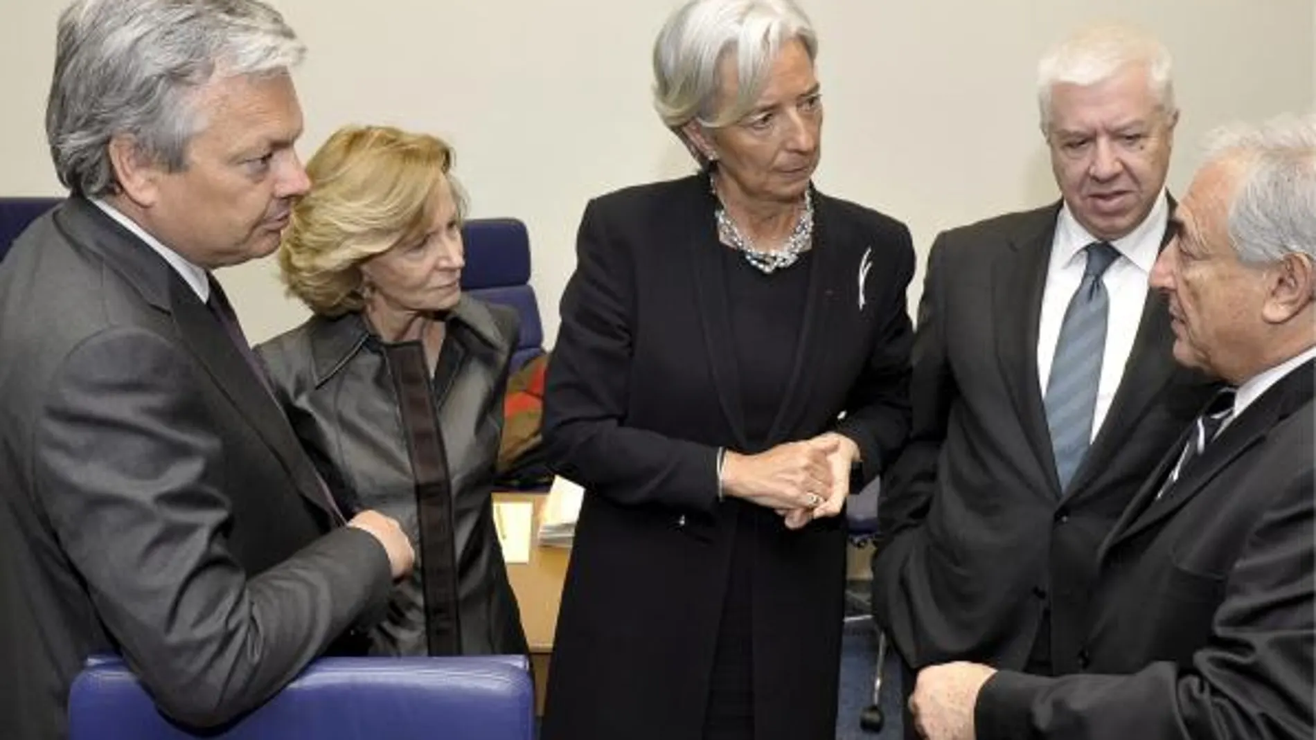 El ministro belga de Finanzas, Elena Salgado, la ministra francesa de Finanzas, su homólogo portugués  y el director gerente del FMI