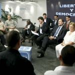 Rajoy recibe a los ex presos cubanos y dará la cara por ellos en la UE