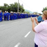 Los mineros siguen recibiendo muestras de cariño a su paso