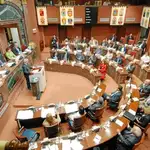  La Asamblea debate el recorte salarial a los empleados públicos