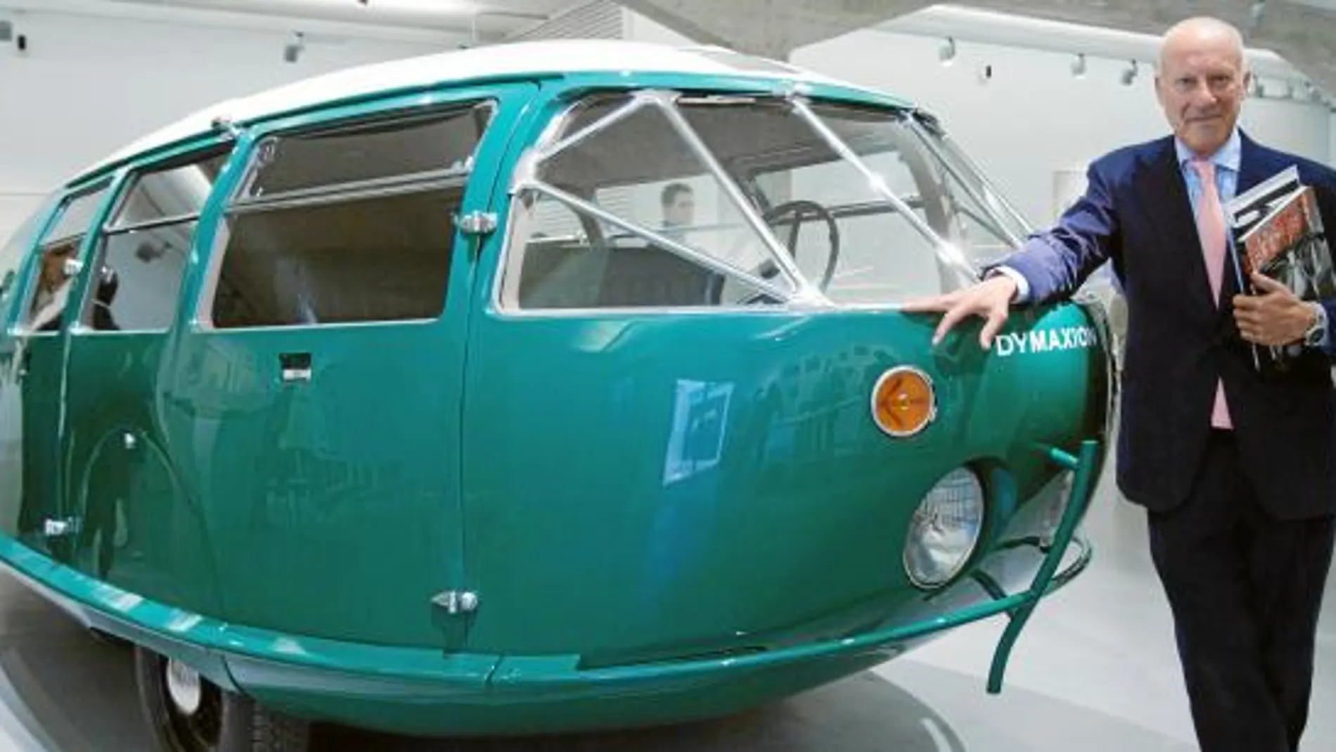 Norman Foster, en 2019 en Madrid, junto al Dymaxion Car