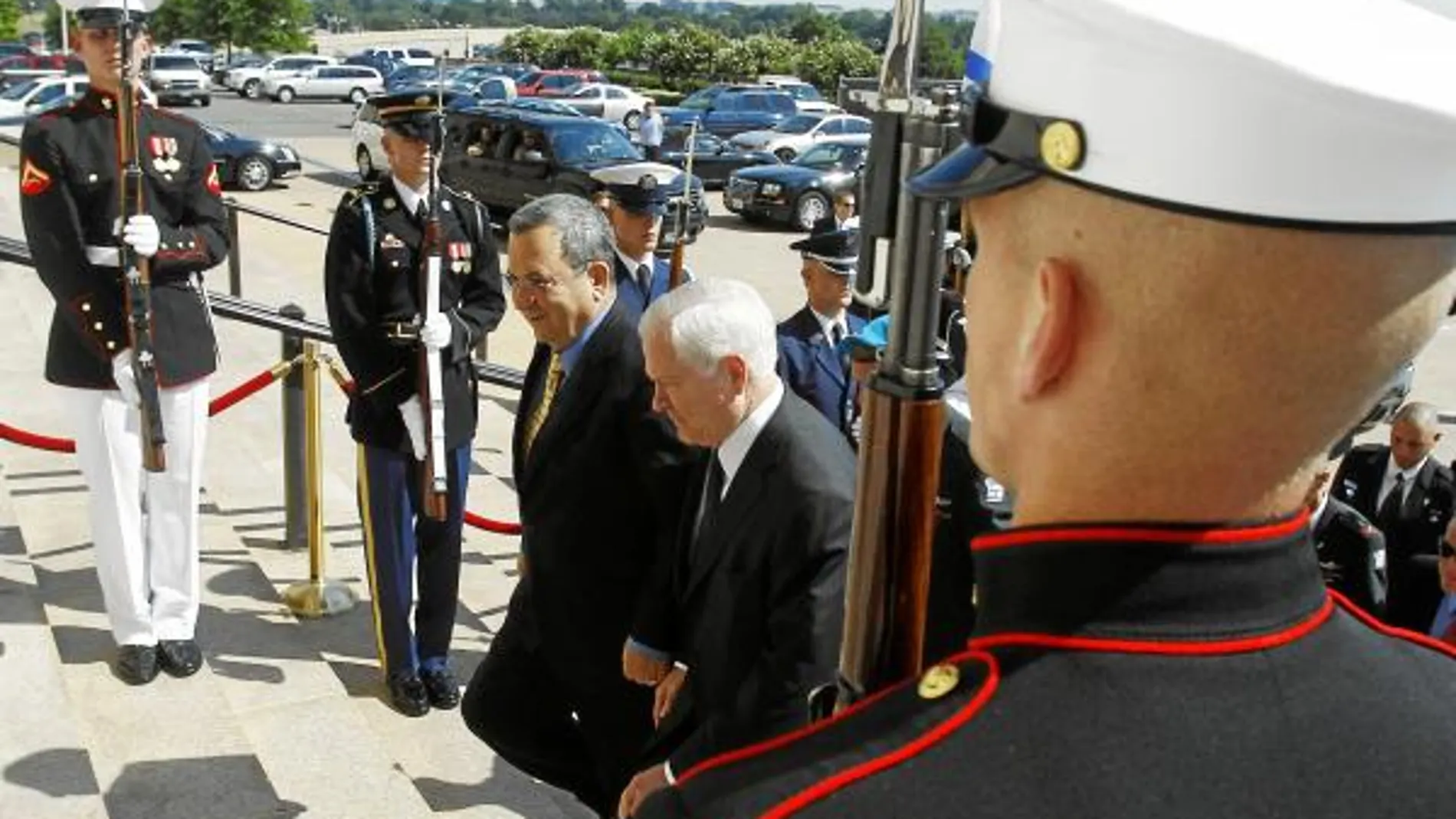El ministro de Defensa israelí, Ehud Barak, viajó ayer a Washington para entrevistarse con su homólogo de EE UU tras el incidente de la flotilla