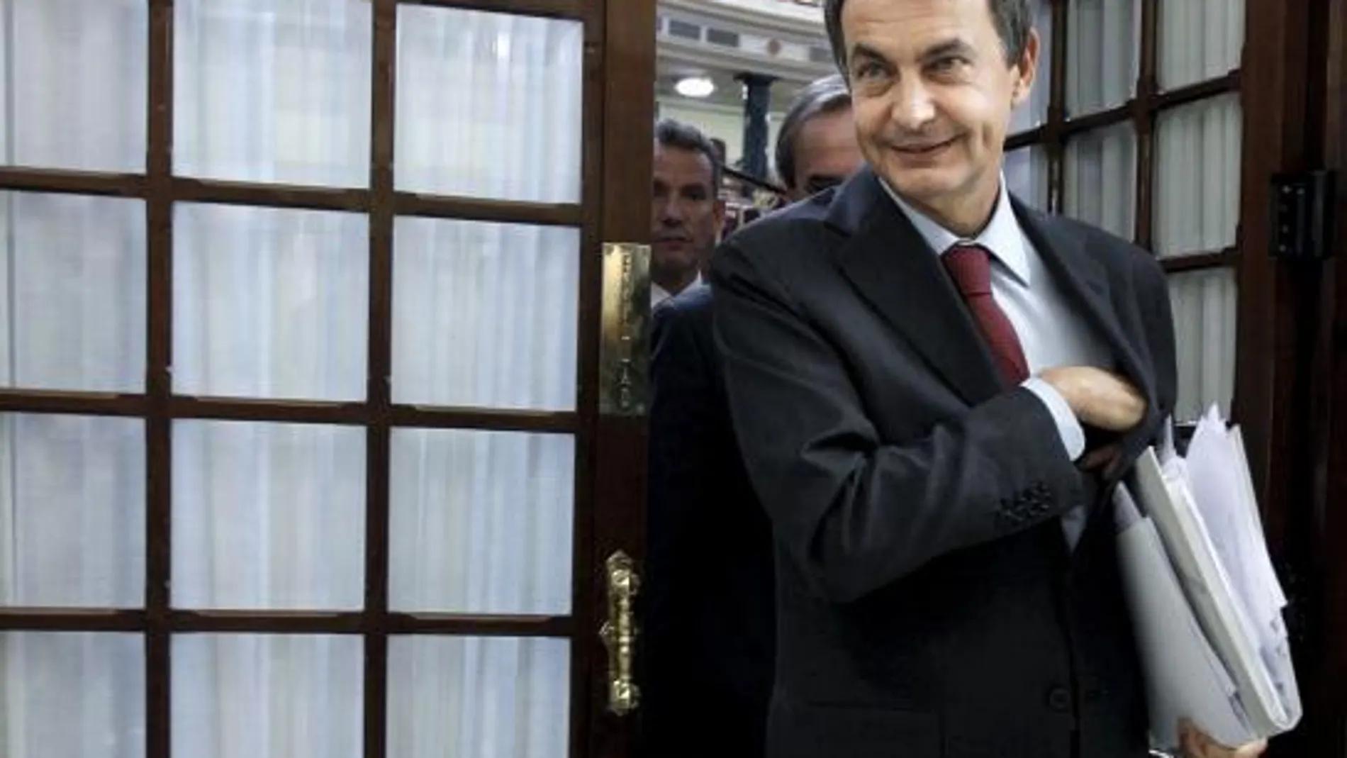 Zapatero afirma que está satisfecho con el acuerdo entre el PSOE y el PNV