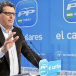 El vicesecretario general del PP andaluz, Ricardo Tarno, ayer en la sede regional del partido