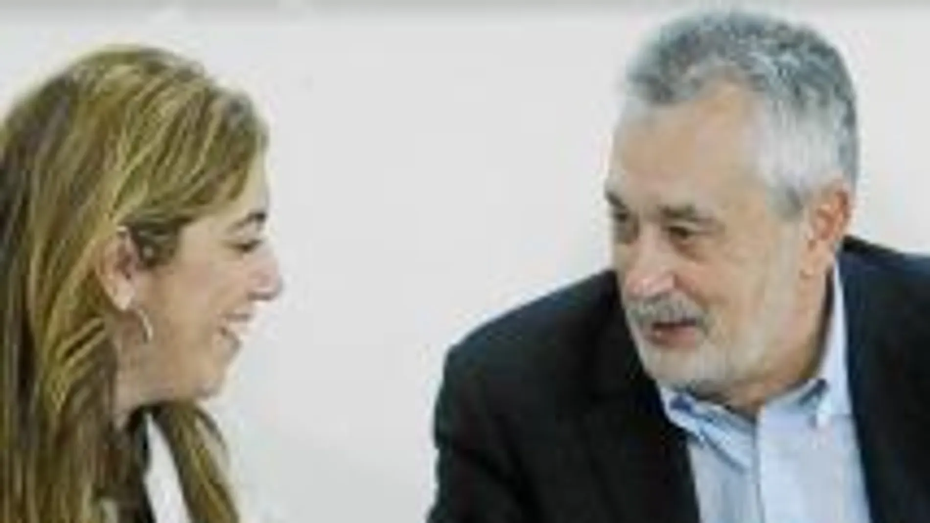 José Antonio Griñán y Susana Díaz, ayer, durante el Comité Ejecutivo Regional del PSOE-A celebrado en Sevilla