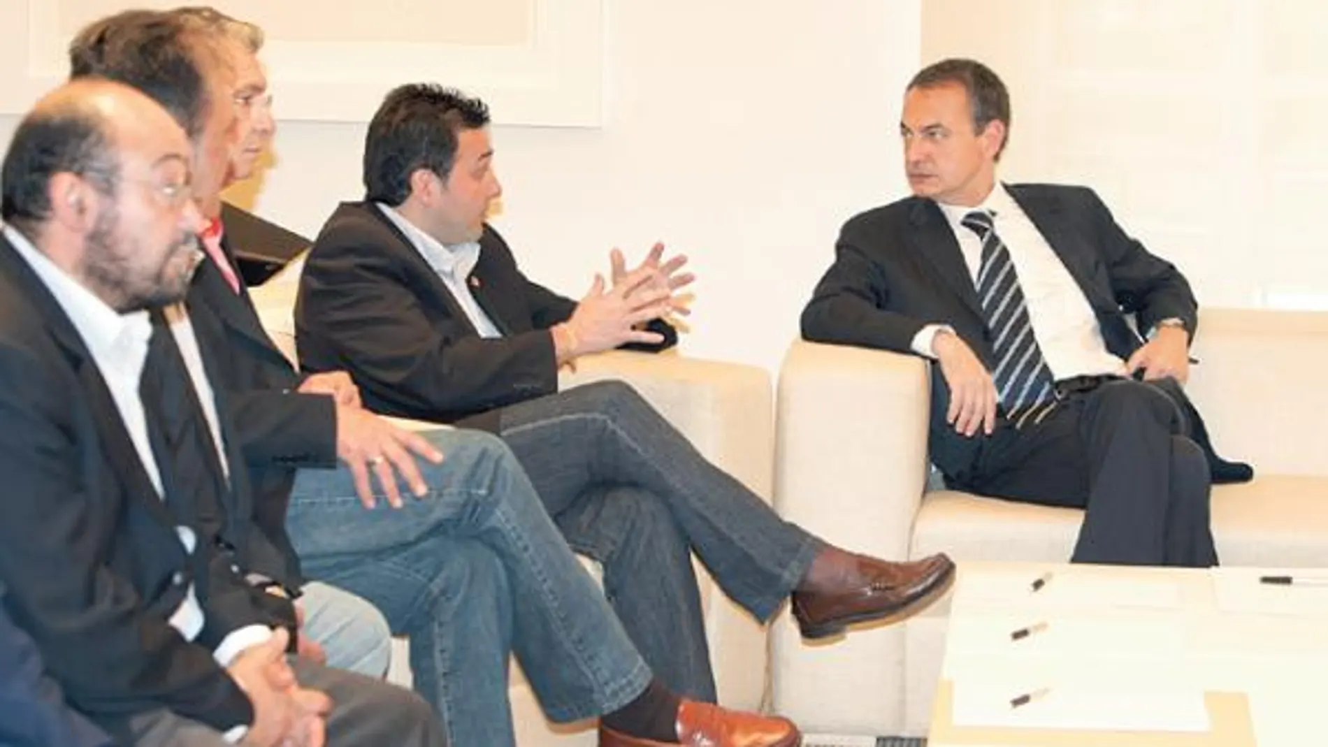 Zapatero potenciará la compra por las Administraciones de coches españoles