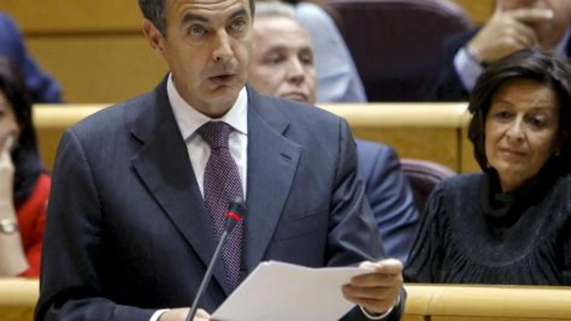 El presidente del Gobierno, José Luis Rodríguez Zapatero, durante su intervención en la sesión de control al Ejecutivo celebrada esta tarde en el Senado