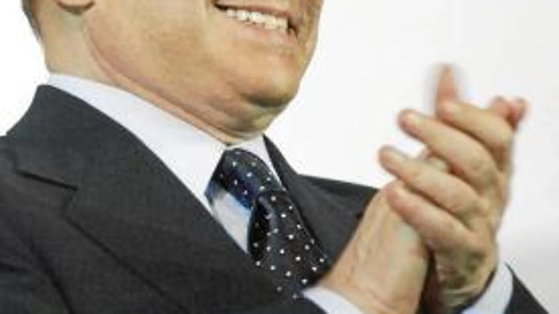 Berlusconi pide al presidente italiano el cese de Fini