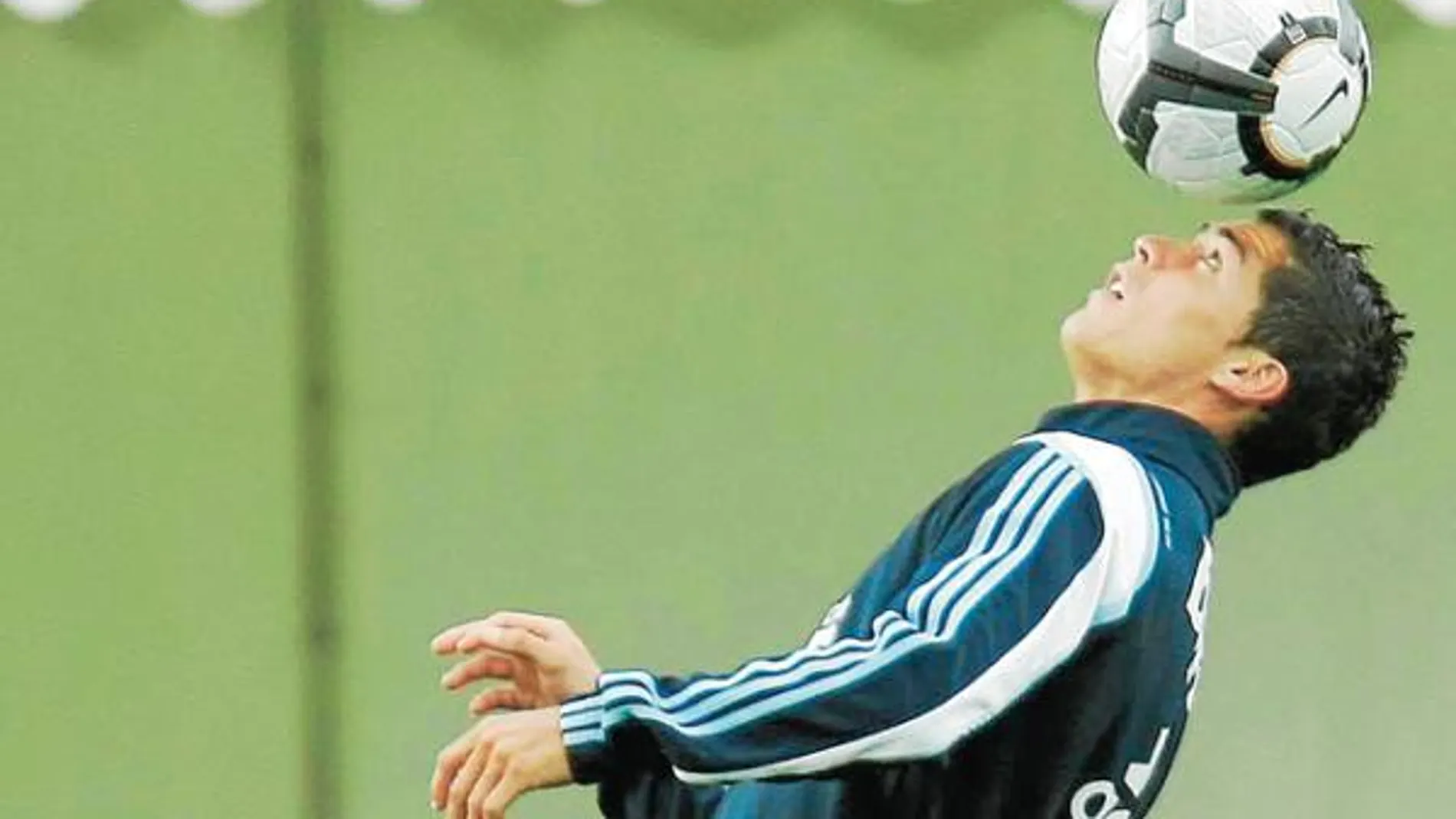 «Prefiero jugar por la banda»