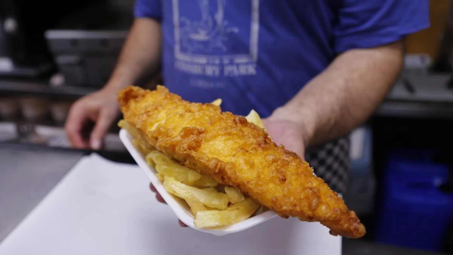 Una ración de «fish and chips» en un local de Londres