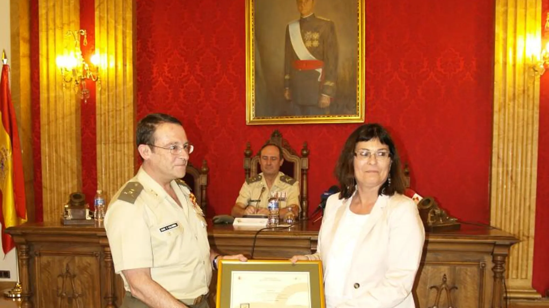El general Alfredo Sanz y Calabria recibe la certificación como centro de excelencia