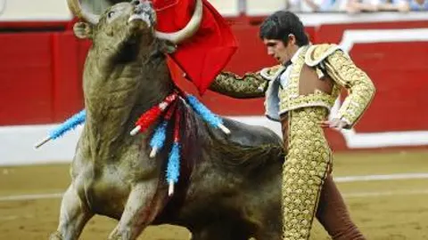 El francés se la jugó en el segundo de la tarde en Cuatro Caminos