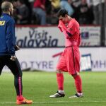 Messi sale pesaroso del césped del Pizjuán