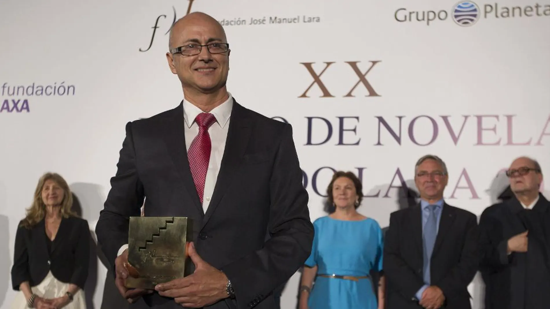 El escritor jiennense Antonio Garrido ha sido el ganador de la vigésima edición del premio de novela Fernando Lara, dotado con 120.000 euros, con la novela titulada "El último paraíso"