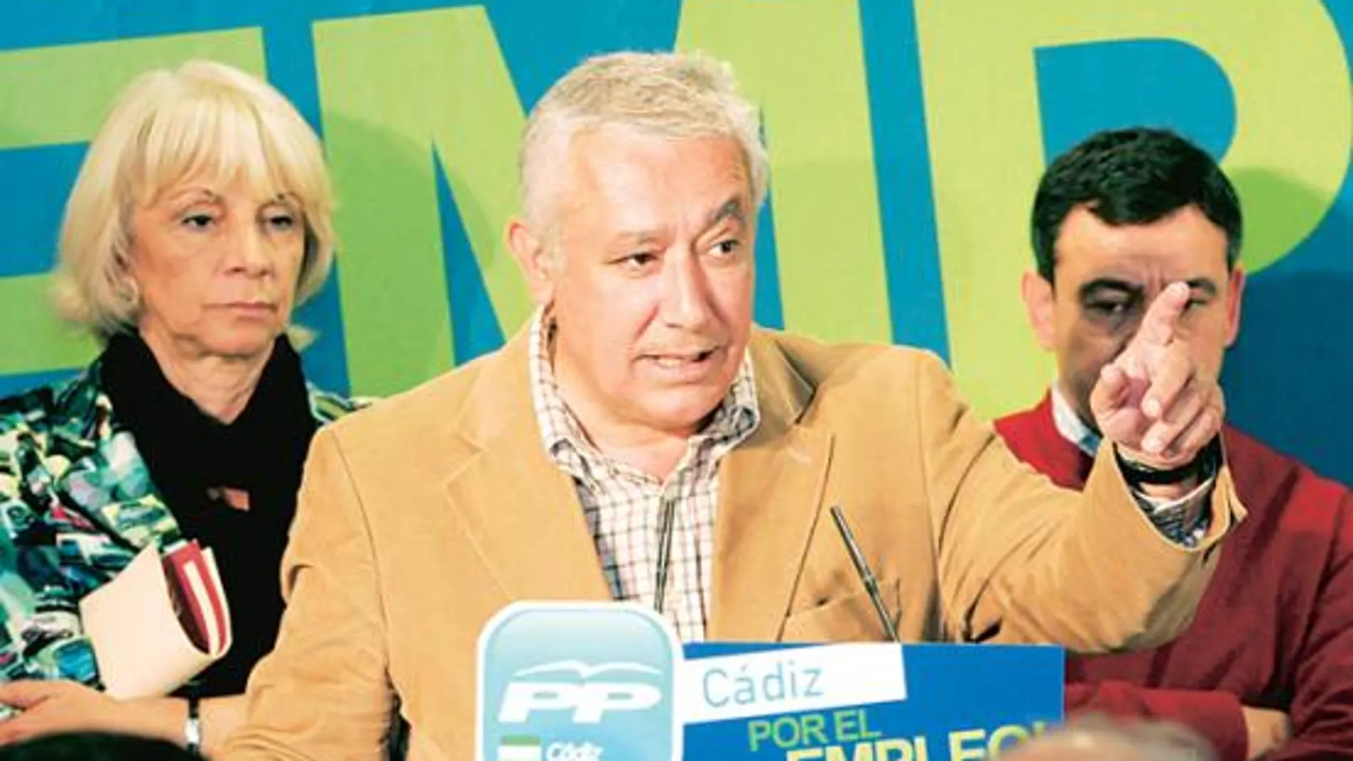 Arenas reclama a Griñán «más empleo y menos consejeros»