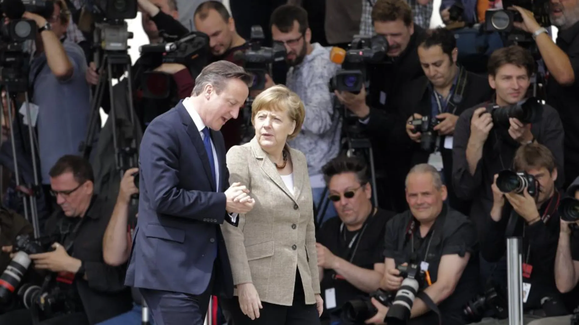 La canciller alemana, Angela Merkel, recibe al primer ministro, David Cameron, en Berlin