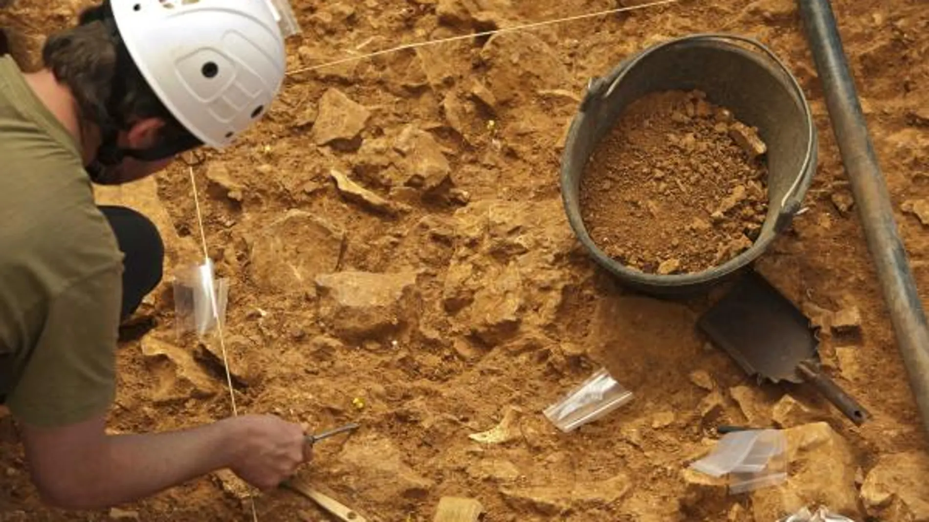 Trabajos en busca de restos humanos en el yacimiento de Atapuerca