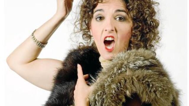 Llum Barrera, como la soprano Florence Foster Jenkins