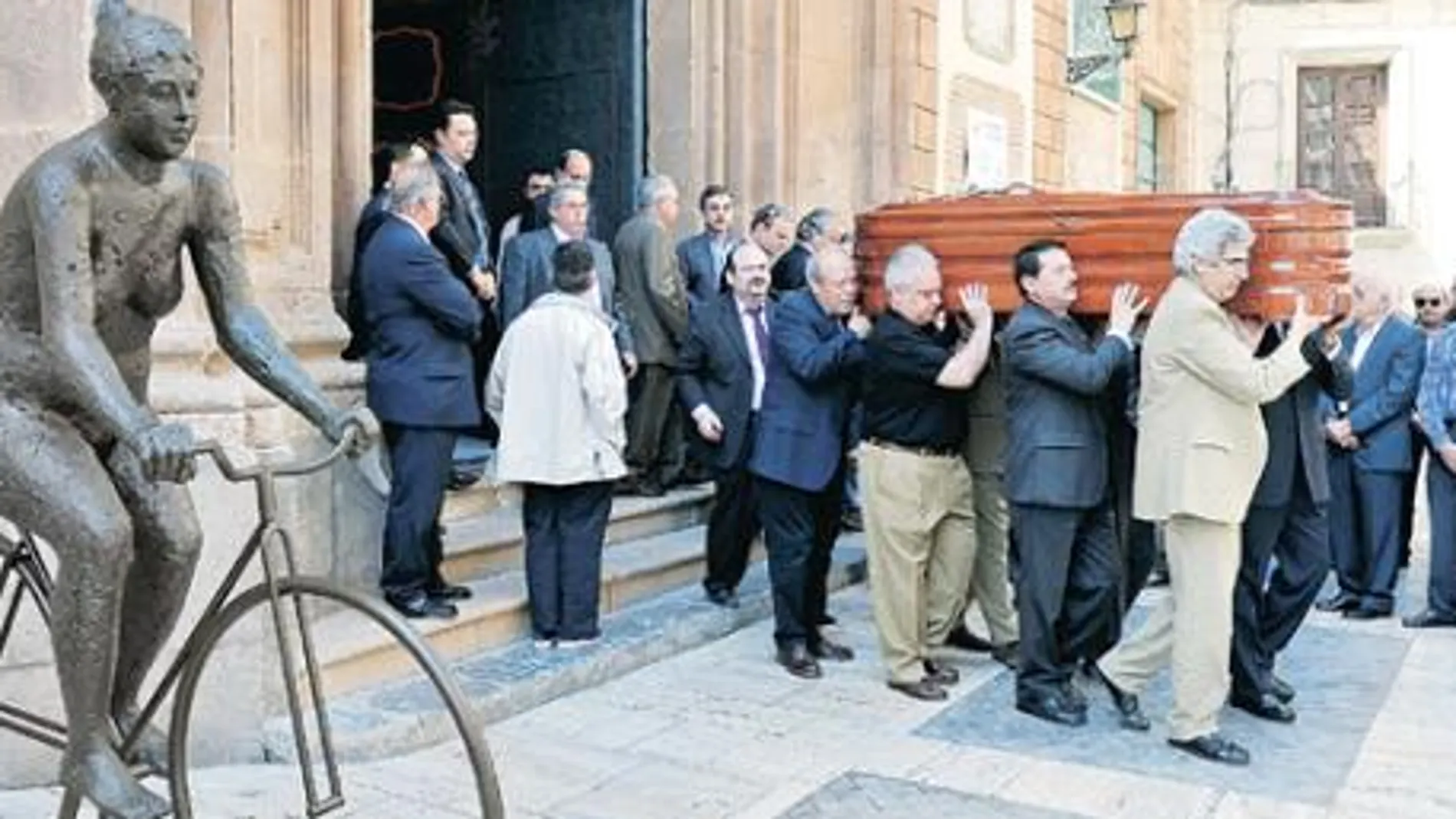 Murcia se vuelca en la despedida del inolvidable Antonio Campillo