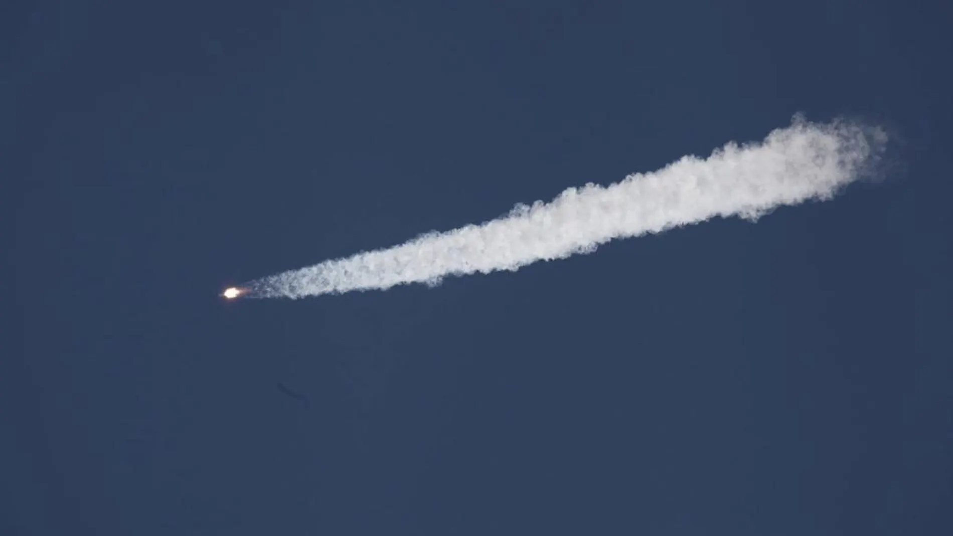 La nave de carga Progress M-27M con suministros para la Estación Espacial Internacional (EEI), tras ser lanzada desde el cosmódromo de Baikonur (Kazajistán)