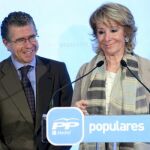 Esperanza Aguirre, junto al secretario general del PP de Madrid, Francisco Granados