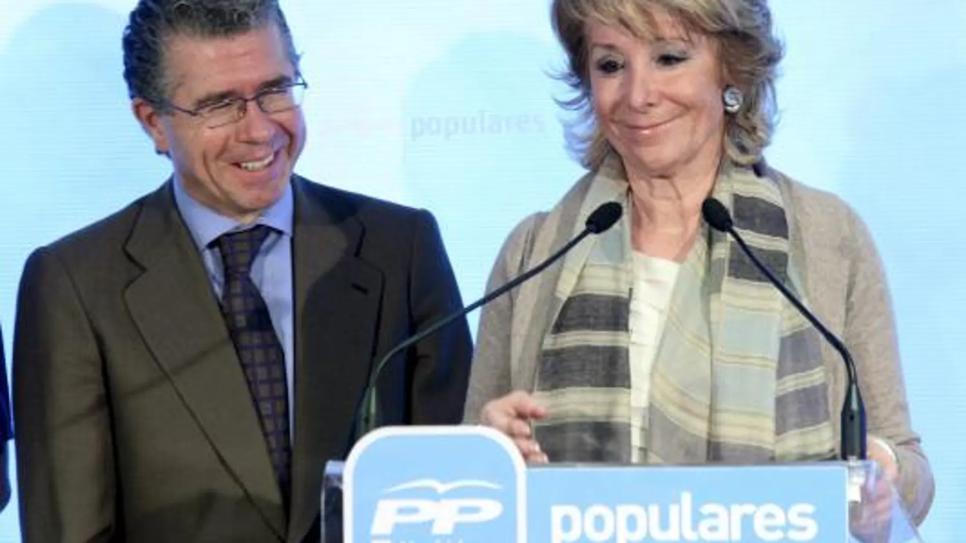 Esperanza Aguirre, junto al secretario general del PP de Madrid, Francisco Granados