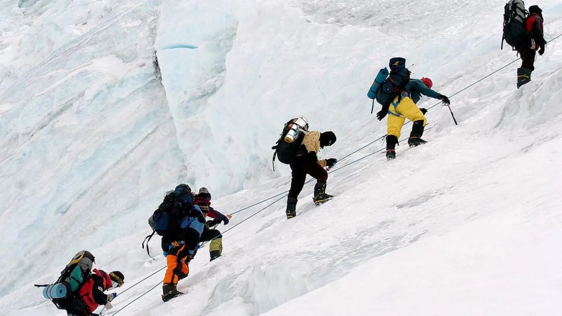 Este año se habían registrado unos 300 escaladores para la subida al Everest.