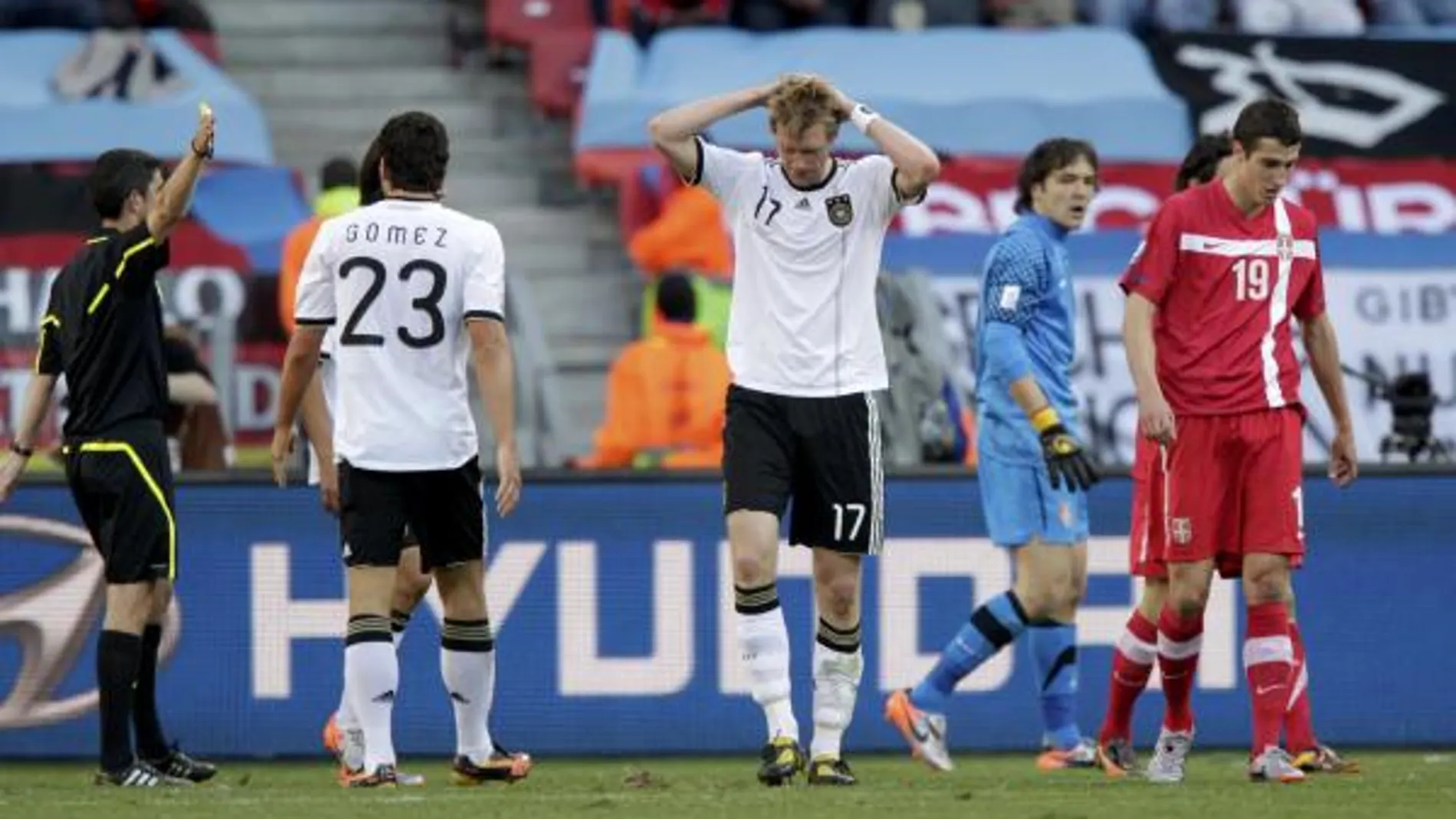 0-1. Serbia baja los humos a una Alemania con diez