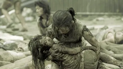 El brutal dramatismo de algunas secuencias sintoniza con el gusto chino de ir al cine para llorar